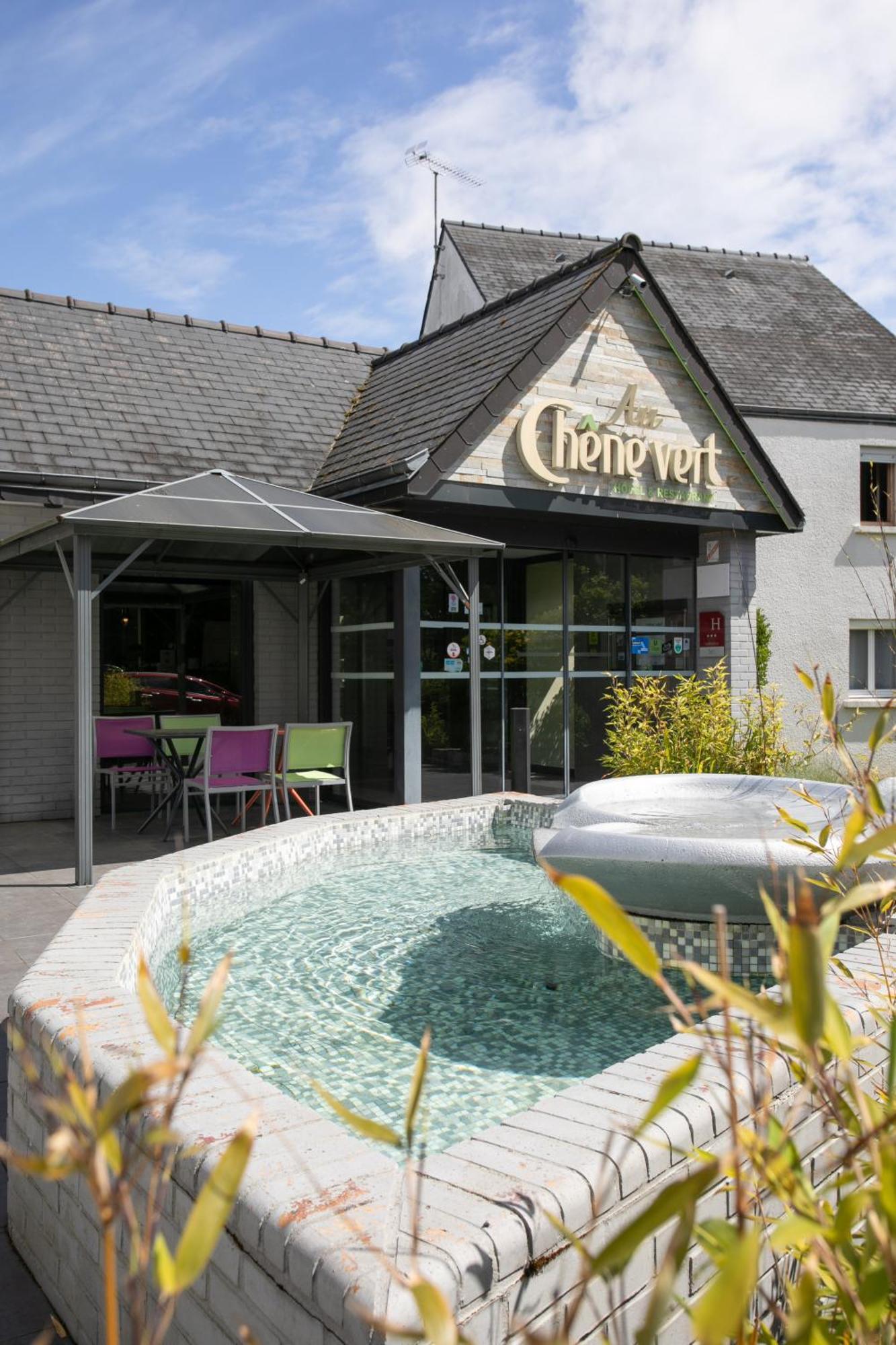 Logis, Hotel Au Chene Vert Plérin エクステリア 写真