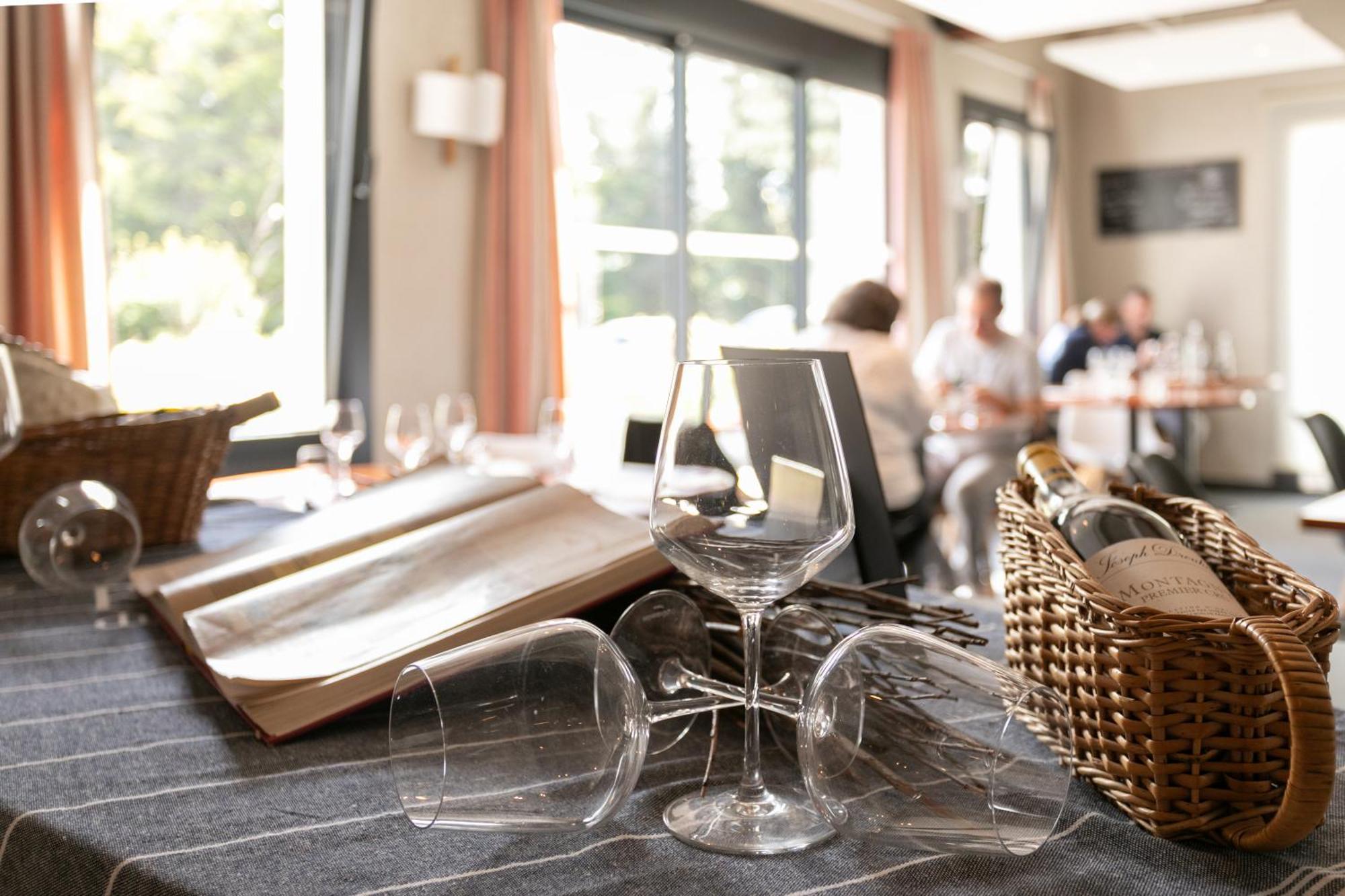 Logis, Hotel Au Chene Vert Plérin エクステリア 写真