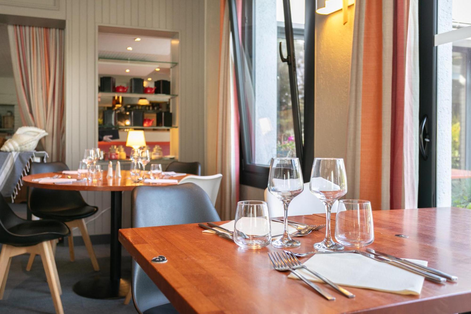 Logis, Hotel Au Chene Vert Plérin エクステリア 写真