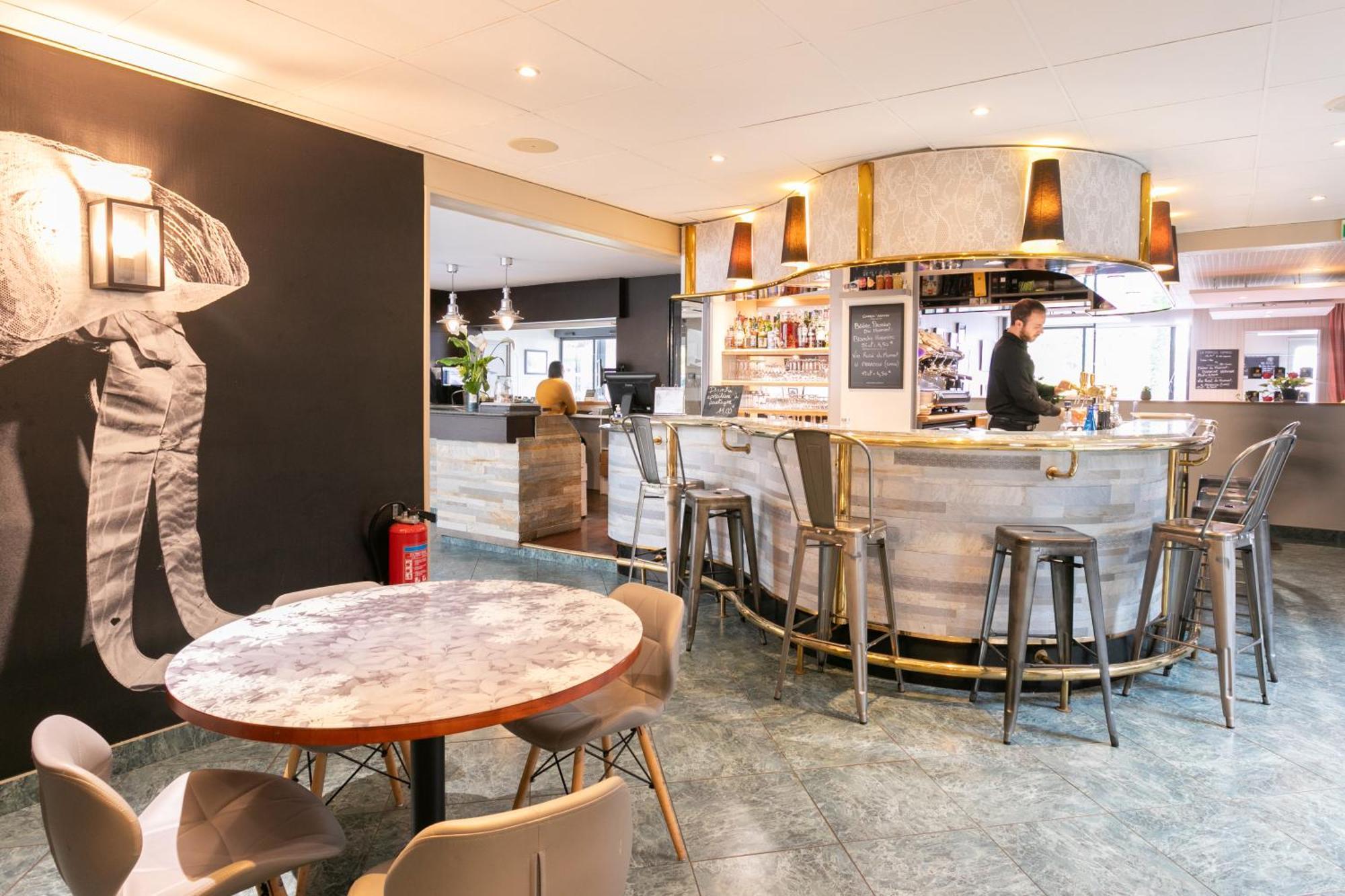 Logis, Hotel Au Chene Vert Plérin エクステリア 写真