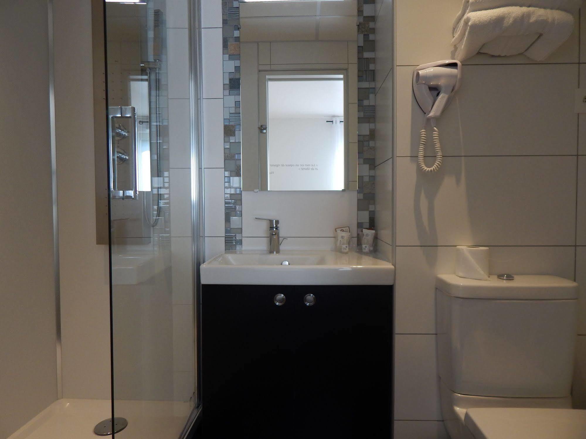 Logis, Hotel Au Chene Vert Plérin エクステリア 写真